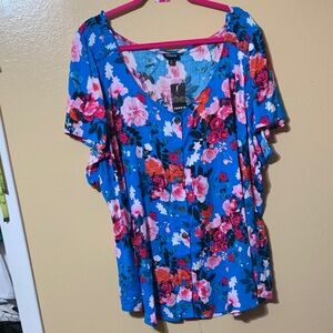 #470 size 4 Torrid NWT bright Floral Blouse w/ cinched shoulders, faux buttons